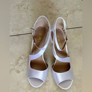 Wedding White shoes brand Dream Pairs brand new never been used